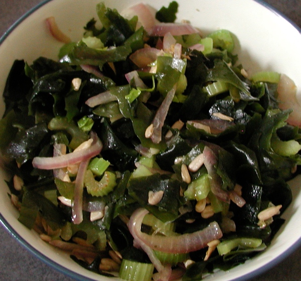 Seaweed salad with sunflower seeds
